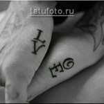 парная татуировка разделенное сломо любовь - love