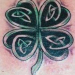 Тату четырехлистный клевер - зеленая татуировка с узорами