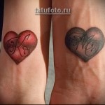 парная татуировка инициал в сердце