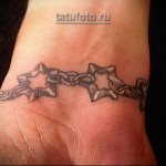 татуировка браслет со звездочками на руку