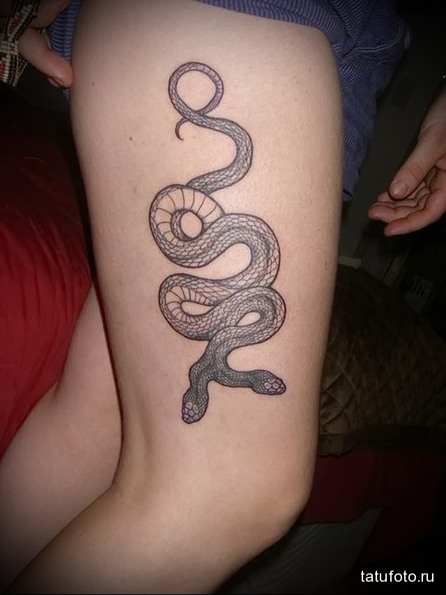 snake tattoo for girls on the side of the leg.