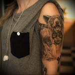 татуировка девушка индеец - реалистическая тату на женском плече
