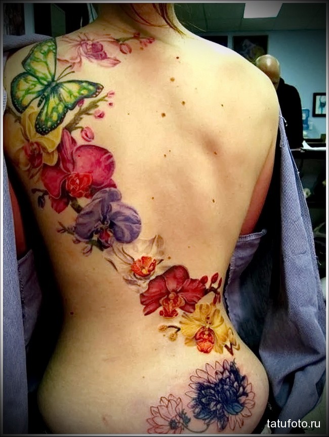 Цветы на спине татуировки