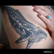 Значение тату кит — пример на фотографии