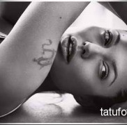 Татуировки Анджелины Джоли фото 121212323