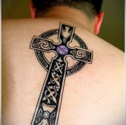 фото тату кельтский крест на спину для мужчины — фото