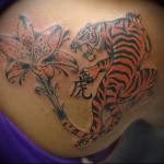 tiger tattoo on shoulder blade 1