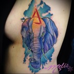 голубой слон и треугольник - тату акварель фото