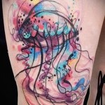 медуза в глубинах океана - тату акварель фото