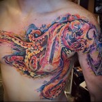 осьминог на груди и плече мужчины - тату акварель фото