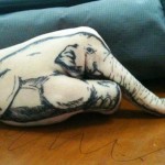 Тату слона на руке - хобот на палец