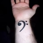 treble clef tattoo on his arm 5 foto
