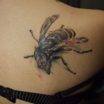 фото с татуировкой пчела -8