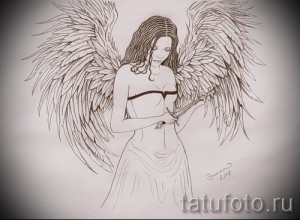 Эскиз татуировки ангела с кинжалом в руке и большими крыльями, выполненный в детальной графике.