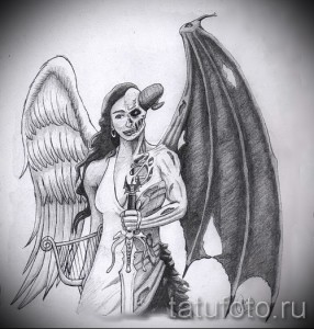 Черно-серый эскиз татуировки, изображающий женщину с одной половиной лица ангела и другой – демона. У нее крылья и одно крыло демона.