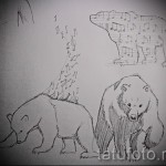 Эскиз татуировки с изображением медведей, один из которых окружен нотами, а другой изображен в виде силуэта. Подходит для любителей музыки и необычных татуировок.