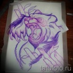 Эскиз татуировки медведя в ярости, с бамбуковыми стеблями, выполненный в фиолетовых тонах. Идеально для любителей дикой природы и символизма.