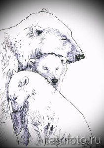 Эскиз татуировки с изображением медведицы, обнимающей своего детеныша. Трогательный и символичный дизайн для тех, кто ценит семью и материнство.