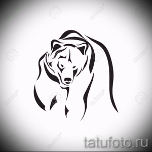 Черно-белый эскиз татуировки медведя, изображенного в динамичной позе. Лаконичный дизайн, идеально подходящий для минималистичных тату.