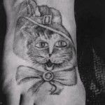 Блатная тату с котом - на удачу и символизирует осторожность