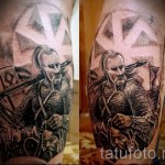 Фото тату коловрат и воин с отрубленной головой врага в руках
