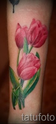 тату тюльпан фото — красные цветы на руке
