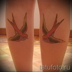 тату ласточки на ноге - фото пример 18