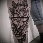 Rose Tattoo in the triangle - a variant of the picture number 15122015 1
