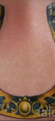 clover tattoo with a horseshoe — a variant on the photo 9
