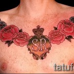 rose Tätowierung auf seiner Brust - eine Variante der Bildnummer 15122015 1