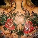 rose Tätowierung auf seiner Brust - eine Variante der Bildnummer 15122015 2