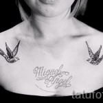 swallow tattoo on his shoulder - Photo example 2