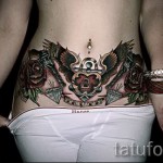 swallow tattoo on his stomach - an example of the photo 5