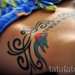swallow tattoo on his stomach - an example of the photo 6