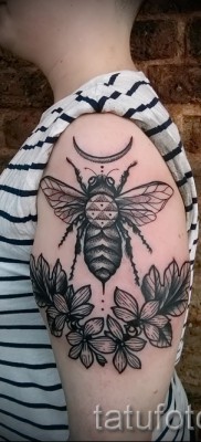 Пример тату пчелы на фото 16