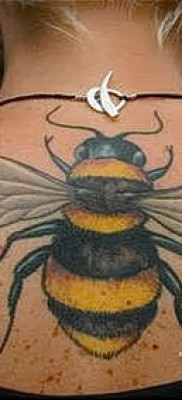 Пример тату пчелы на фото 25