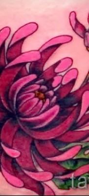 Пример тату хризантема на фото № 21