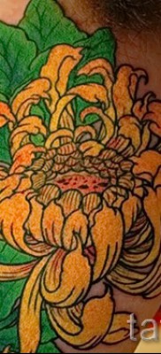 Пример тату хризантема на фото № 64