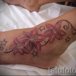 Цветы в тату на женскую щиколотку - фото 1