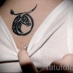 Фото готовой тату знак зодиака телец - средняя черная татуировка на спине между лопатками