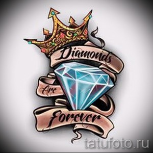 Эскиз татуировки с изображением алмаза, увенчанного золотой короной, и надписью "Diamonds Are Forever".