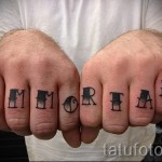тату буквы на пальцах - фото готовой татуировки - 20122015 № 15