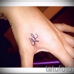 тату буквы на руке - фото готовой татуировки - 20122015 № 10