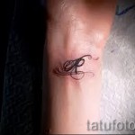 тату буквы на руке - фото готовой татуировки - 20122015 № 23
