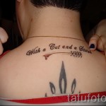 тату буквы на шее - фото готовой татуировки - 20122015 № 13