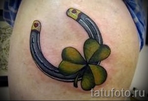 тату клевер с подковой - вариант на фото 10