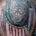 Волк в татуировке с ловцом снов фото 1