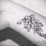 тату на кисти цветы - фото классной татуировки от 21122015 № 1