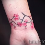 тату на кисти цветы - фото классной татуировки от 21122015 № 2
