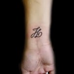 тату на кисть буквы - фото готовой татуировки - 20122015 № 5